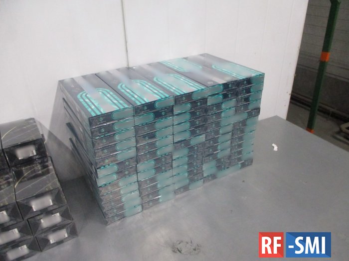 Партию контрафактных сигарет на 1 млн рублей перехватили в аэропорту Толмачево Партию контрафактных сигарет на 1 млн рублей перехватили в аэропорту Толмачево