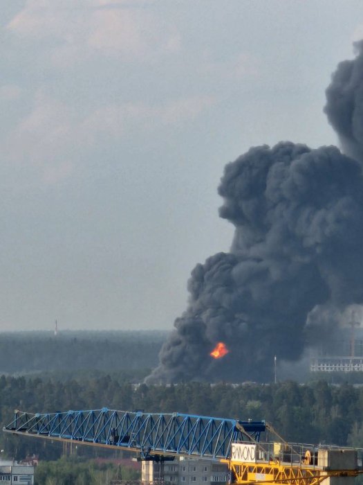 В городе Пушкино сильнейший пожар на складе с горюче смазочными материалами В городе Пушкино сильнейший пожар на складе с горюче смазочными материалами