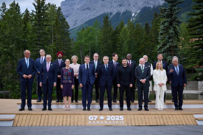 Зеленский покинул саммит G7 в Канаде раньше запланированного срока Зеленский покинул саммит G7 в Канаде раньше запланированного срока