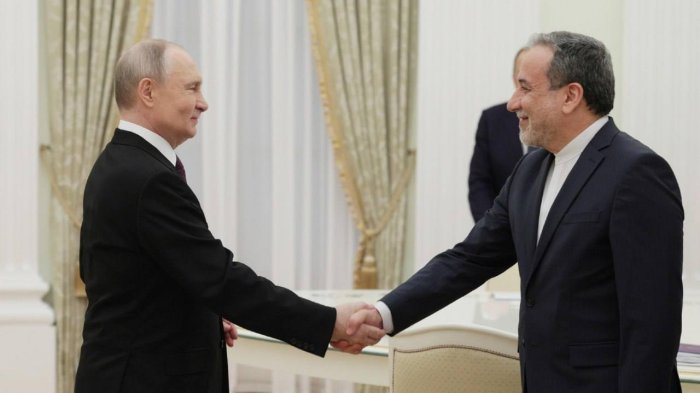 Владимир Путин встретился с главой МИД Ирана Аракчи в Кремле Владимир Путин встретился с главой МИД Ирана Аракчи в Кремле