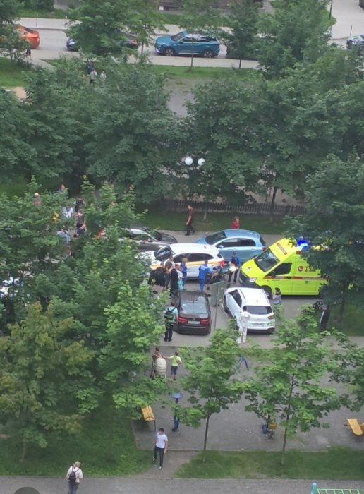 В Одинцово таксист насмерть сбил 8-летнего мальчика во дворе жилого дома В Одинцово таксист насмерть сбил 8-летнего мальчика во дворе жилого дома