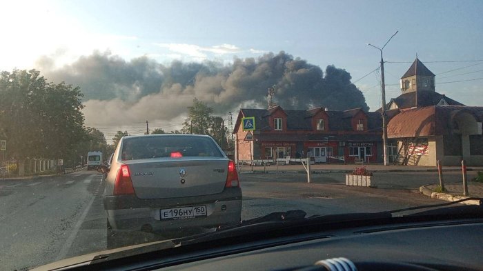 В подмосковном Сергиевом Посаде пожар после атаки украинских БПЛА В подмосковном Сергиевом Посаде пожар после атаки украинских БПЛА