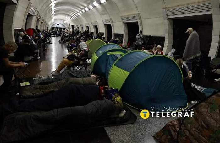 Киевское метро этой ночью. А помните, что говорил Порошенко про жителей Донбасса? Киевское метро этой ночью. А помните, что говорил Порошенко про жителей Донбасса?