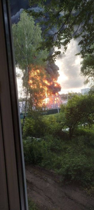 В подмосковном Сергиевом Посаде пожар после атаки украинских БПЛА В подмосковном Сергиевом Посаде пожар после атаки украинских БПЛА