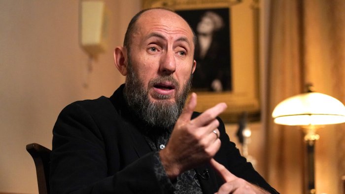 К руководителю МХАТ им. Горького Владимиру Кехману пришли силовики К руководителю МХАТ им. Горького Владимиру Кехману пришли силовики