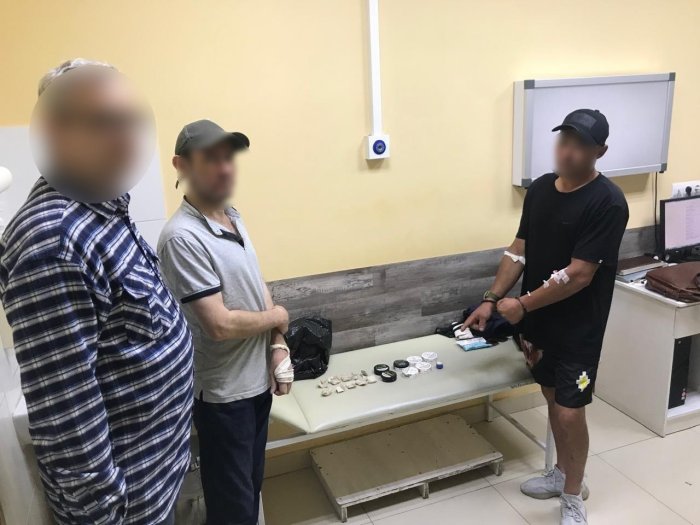 Мужчину без сознания госпитализировали в Евпатории. При нем был "сюрприз" Мужчину без сознания госпитализировали в Евпатории. При нем был "сюрприз"