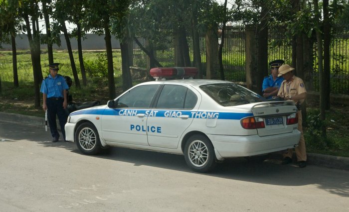 Во Вьетнаме российский турист напал на полицейского после ДТП Во Вьетнаме российский турист напал на полицейского после ДТП