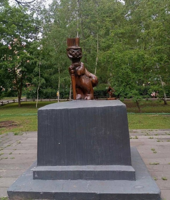 Статуя «Кот ученый» упала на ребенка в Саратове. Девочка умерла от травм Статуя «Кот ученый» упала на ребенка в Саратове. Девочка умерла от травм