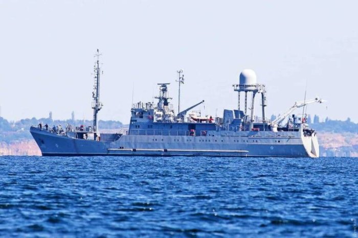 Российский БЭК уничтожил украинское разведывательное судно "Симферополь" Российский БЭК уничтожил украинское разведывательное судно "Симферополь"