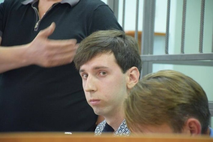 В Саратове судят студента, который сломал другу руку во время армрестлинга В Саратове судят студента, который сломал другу руку во время армрестлинга