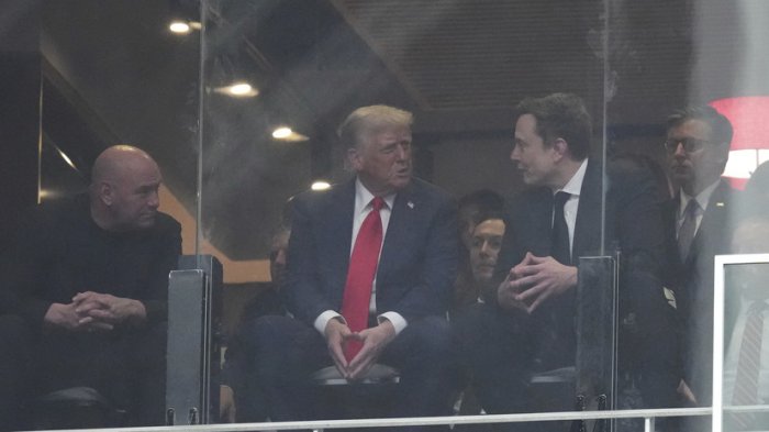 Чтец по губам раскрыла суть беседы Д. Трампа и И. Маска: "Я по тебе скучал" Чтец по губам раскрыла суть беседы Д. Трампа и И. Маска: "Я по тебе скучал"