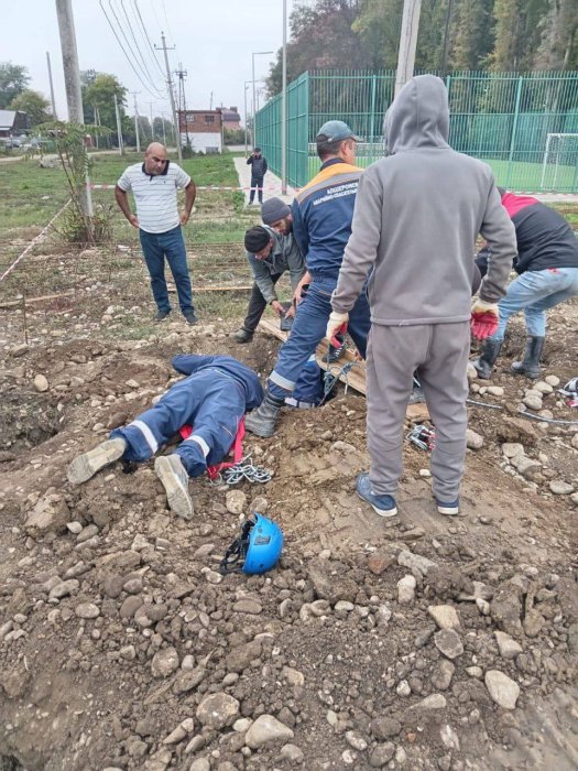 11-летний мальчик упал в яму в Апшеронске и просидел там всю ночь 11-летний мальчик упал в яму в Апшеронске и просидел там всю ночь
