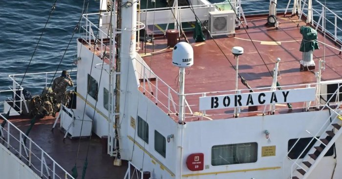 Задержанный французскими властями танкер Boracay отпущен после пяти дней задержания. Задержанный французскими властями танкер Boracay отпущен после пяти дней задержания.