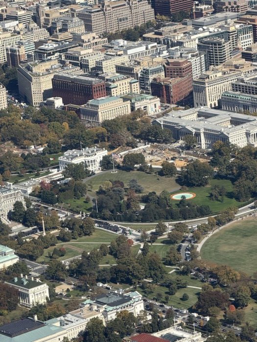 В Белом доме по распоряжению Трампа уже снесли все Восточное крыло В Белом доме по распоряжению Трампа уже снесли все Восточное крыло