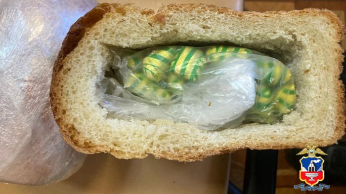 Хлеб и батон колбасы с начинкой из героина изъяла полиция Алтайского края Хлеб и батон колбасы с начинкой из героина изъяла полиция Алтайского края
