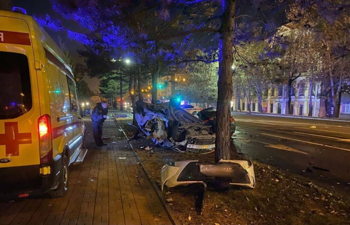 В Хабаровске военный на Audi проехал на красный и убил троих на перекрёстке В Хабаровске военный на Audi проехал на красный и убил троих на перекрёстке