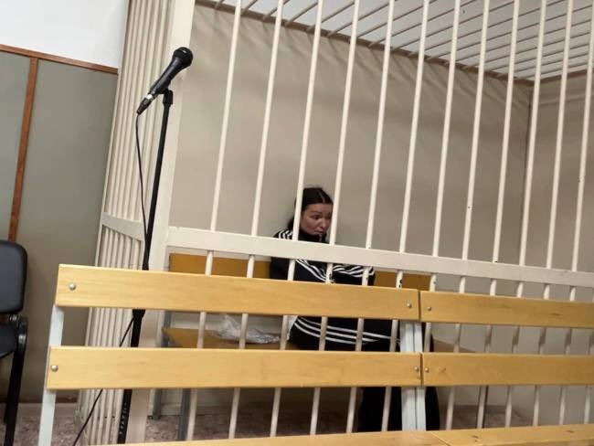 Блогер, покусавшая сотрудников полиции, осуждена на 2 года 7 месяцев Блогер, покусавшая сотрудников полиции, осуждена на 2 года 7 месяцев