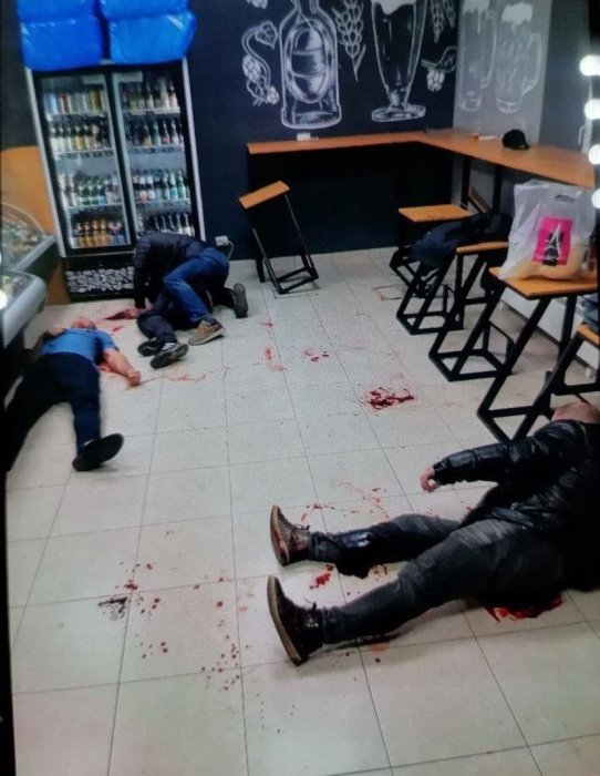 В Липецке в одной из "наливаек" произошла кровая резня В Липецке в одной из "наливаек" произошла кровая резня